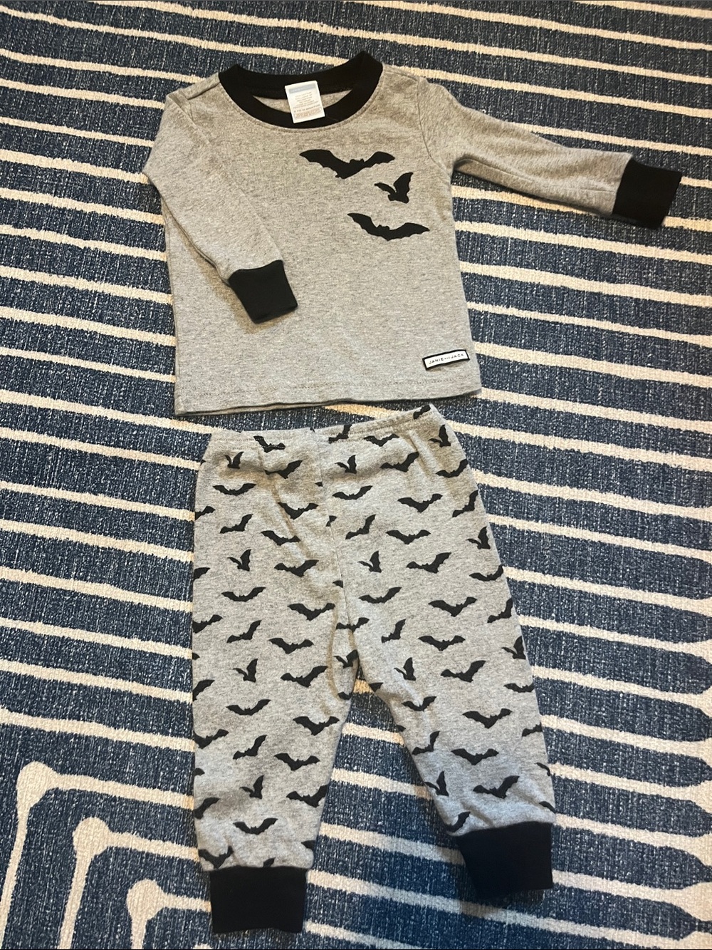 Janie and Jack Gray and Black Bat Print Pajama Set